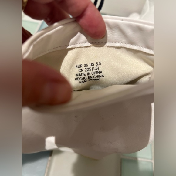 H&M white wedge 60s style gogo boots in white leather. - Picture 14 of 15